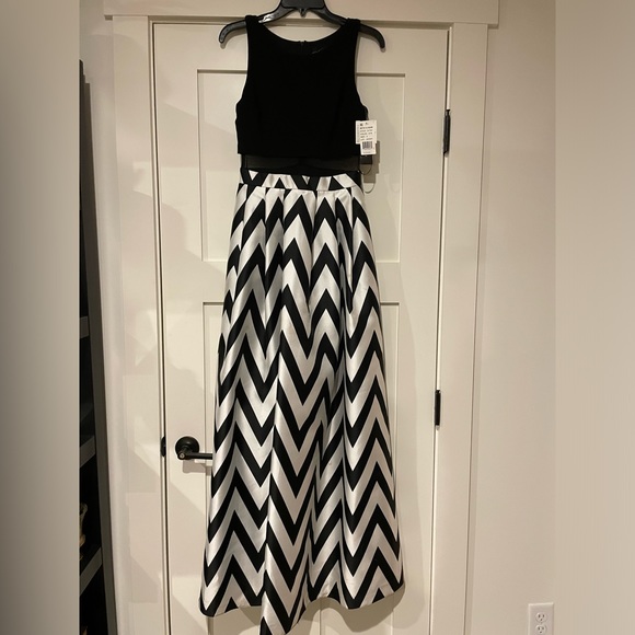 Betsy & Adam maxi dress with crop top - Picture 2 of 6